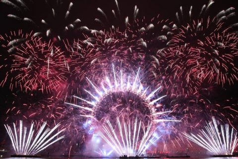 आतिसबाजी र उत्सव मनाउँदै वर्ष २०१९ लाई स्वागत (तस्वीरहरु)