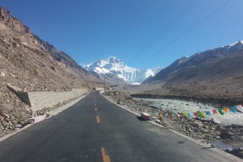 सगरमाथाको बेस क्याम्प घुम्न जाने पर्यटकहरुलाई चीनले लगायो रोक
