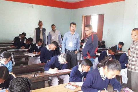 एउटै कक्षामा ५ निरीक्षक : परीक्षार्थीलाई डिस्टर्ब