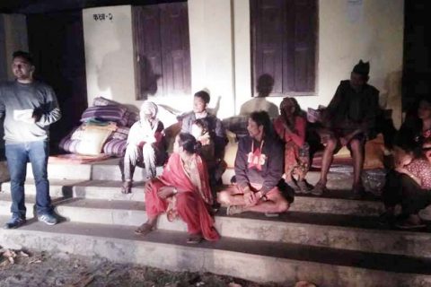 वनकासवासाका अग्नी प्रभावीतलाई तरुण दलद्वारा राहत वितरण