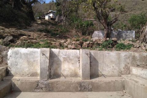 पानी बोक्दा विद्यार्थीको पढाई नै प्रभावित
