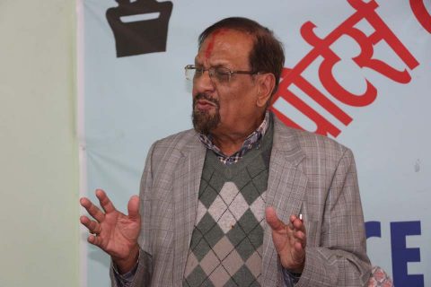 कानुन बिपरित गतिबिधि गर्न कोहि-कसैलाइ छुट छैन : डा महत