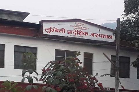 बिरामी बालकलाई डाक्टरले थप्पड हाने पछि आस्पतालमा तनाब