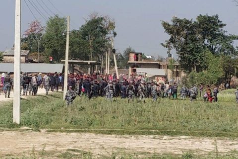 विप्लवको गाउंमा प्रहरीको सर्च अपरेसन