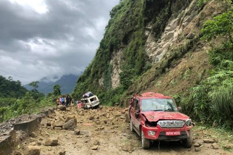 सिद्धबाबामा पहिरोमा पुरिए जीप, १ जनाको मृत्यु