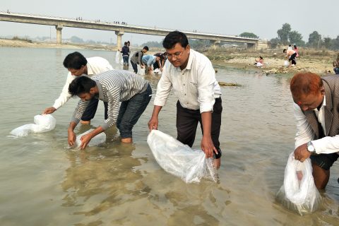 विश्व मत्स्य दिवसमा व्यवसायीक संघ सस्थाहरुद्धारा प्रर्दशन , संख्या बढाउन तिनाउमा माछाका भुरा छाडियो