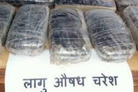 लागुऔषध चरेससहित एक जना पक्राउ