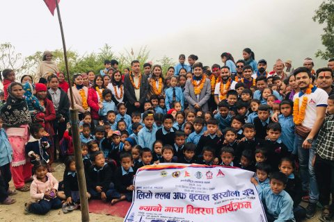 लियो क्लव अफ बुटवल खस्यौली युथ द्वारा न्यानोमाया स्वरुप स्वीटर बितरण
