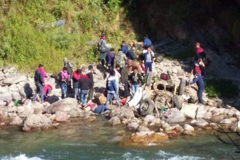 बागलुङको जीप दुर्घटनामा मृत्यु हुने १४ मध्ये १० जनाको सनाखत