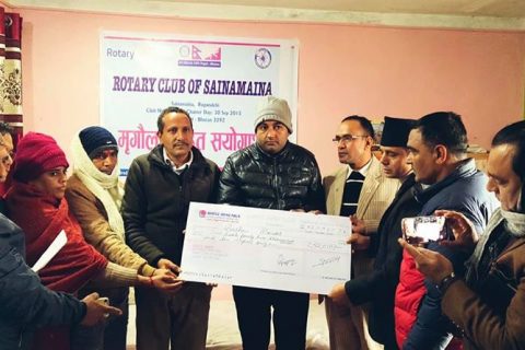 रोटरी सैनामैनाद्धारा मृगौला पिडित पौडेललाई २ लाख ४२ हजार आर्थिक सहयोग