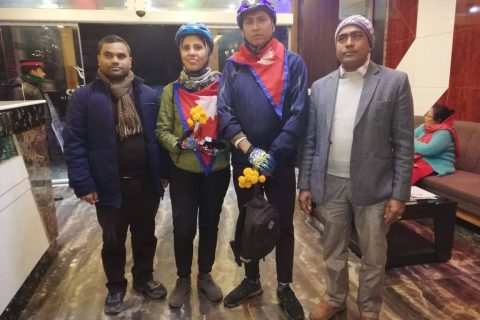 साइकलयात्रीलाई तिलोत्तमामा पानी व्यवसायीद्धारा स्वागत