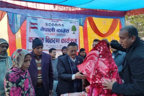 सिद्धार्थनगर नगरपालिका वडा नं १० का विपन्न परिवारलाई कम्बल वितरण