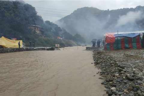 विगत दुई दिनदेखि परेको वर्षाले रिडीमा चलेको महोत्सव प्रभावित