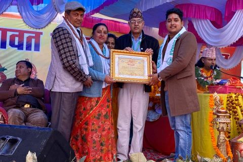 गाैतम परिवारकाे मानवसेवाश्रमकाे भवन बनाउन १ लाख ११ हजार दान