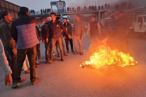 नेविसंघद्धारा बुटवलमा प्रधानमन्त्री ओलीको पुतला दहन