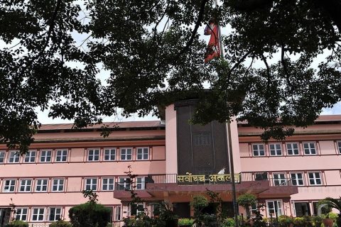 माधव नेपाल र बाबुराम भट्टराईविरुद्ध मुद्दा चलाउन माग गर्दै सर्वोच्च अदालतमा मुद्दा दायर