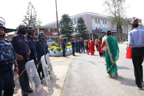 बिरामीको मृत्यु भएपछि युनिभर्सल कलेज अफ मेडिकल साईन्स शिक्षण अस्पताल भैरहवामा तनाव