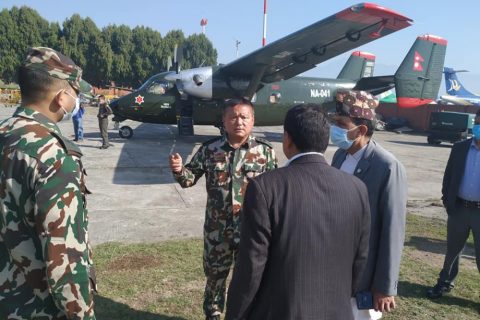 चर्को गन्ध आएपछि स्वास्थ्य उपकरण लिएर गएको स्काई ट्रक बीच बाटोबाटै फिर्ता
