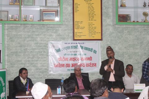 लुम्बिनी फलफुल तरकारी थोक व्यवसायी संघद्धारा  मास्क,पञ्जा वितरण
