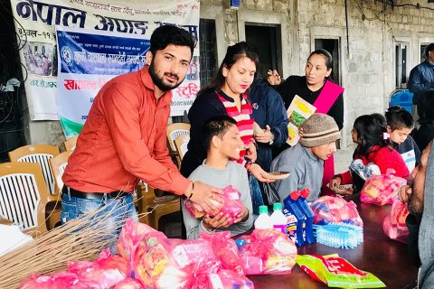 स्थापना दिवशको पुर्वसन्ध्यामा खाद्यान्न वितरण