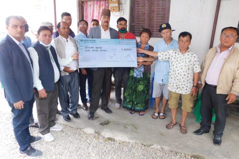 पश्चिमाञ्चल यातायात समितिद्धारा स्व. गुरुङको परिवारलाई राहत