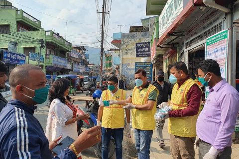 शान्ति समाज र साझा हस्पिटलद्वारा  माक्स निशुल्क वितरण