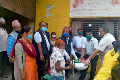 बुटवल उपमहानगरपालिका वडा न १७ मा राहत बितरण