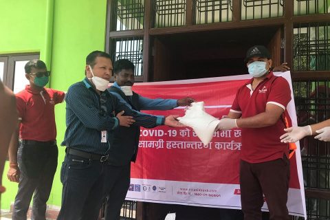 एन.आई.सी.एसिया रुद्रपुरद्धारा कञ्चन र गैडहवाका राहत बितरण
