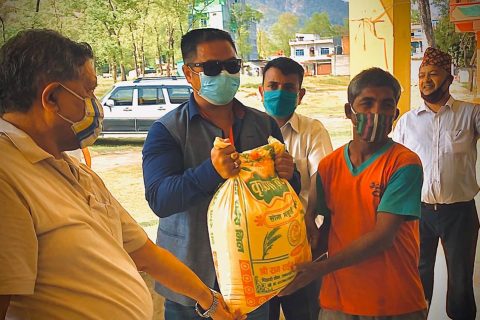 बुटवल उपमहानगरपालिका वडा न १३ मा राहत बितरण