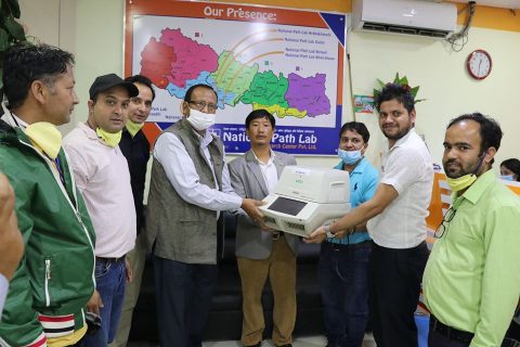 नेशनल प्याथ ल्याबद्धारा  पी सी आर मेसिन प्रदेश सरकारलाइ हस्तान्तरण
