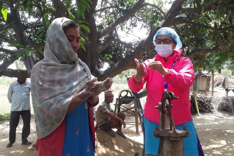 कञ्चनमा स्थानियहरुलाई हात धुन सिकाउने अभियान संचालन