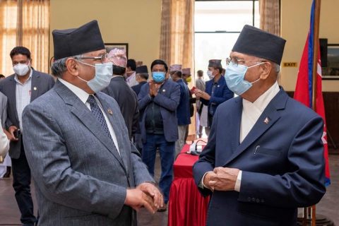 नेकपामा दबाबको राजनीति तीब्र, प्रधानमन्त्रीको पक्ष र विपक्षमा सांसदको टाउको गनिँदै