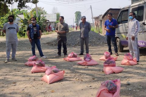 नेपाल तरुण दल कपिलवस्तुद्धारा अतिविपन्न परिवारलाई राहत वितरण