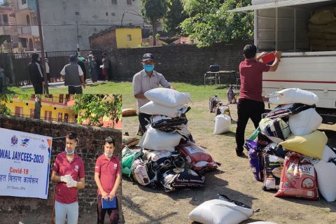 बुटवल जेसीजद्धारा ८० परिवारलाई खाद्यान्न वितरण