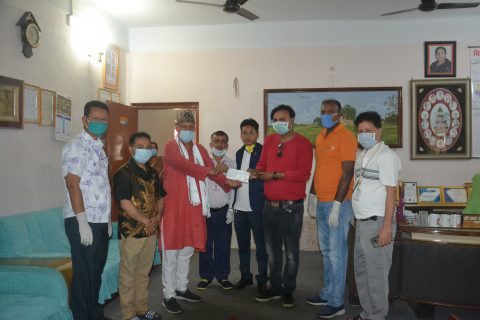रोटरी क्लब अफ भैरहवा द्धारा सिद्धार्थ नगरपालिका लाई चेक हस्तान्तरण