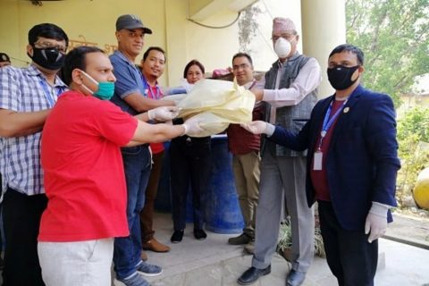 लुम्बिनी प्रादेशिक अस्पताललाई तिनाउ मिसन बैंकद्धारा पीपीई हस्तान्तरण