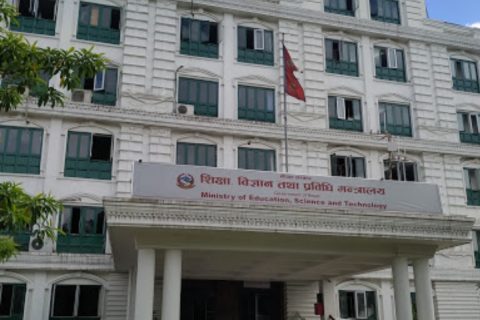 लकडाउन खुलेको ३ हप्तापछि एसईई र कक्षा १२ को परीक्षा गर्न सिफारिस