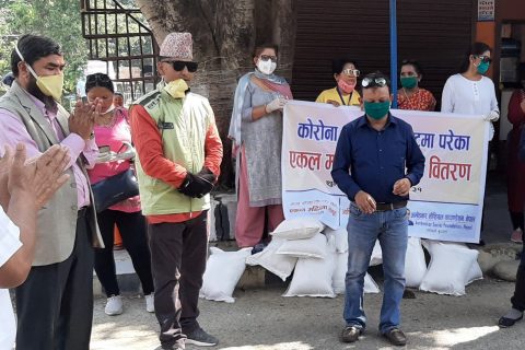 सामाजिक संस्थाद्धारा बुटवलमा रहेका एकल महिलाहरुलाई राहत वितरण