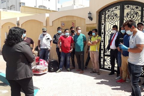 यूएईमा अलपत्र नेपाली नागरिकबाट नेपाली दूताबासमा धर्ना