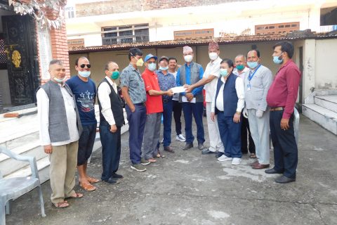 कोरोना रोकथामका लागि पश्चिमाञ्चल यातायात व्यवसायी समितिद्धारा आर्थिक सहयोग