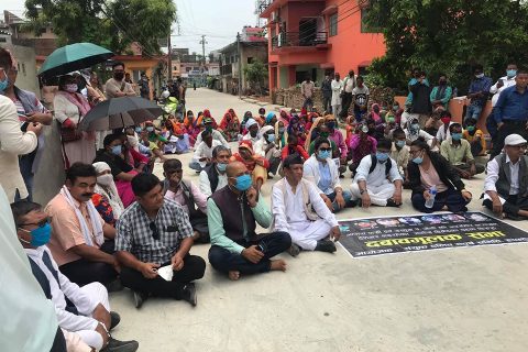 अंगिराको न्यायका लागि रुपन्देही जिल्ला अदालत अगाडि धर्ना