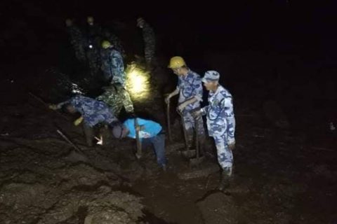 पर्वतमा पहिरो : ६ जना सम्पर्क बिहीन, ३ जनाको शव भेटियो