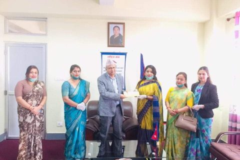 ब्युटिसीयन संघद्धारा मुख्यमन्त्री पोखरेललाई १० बुँदे ज्ञापन पत्र