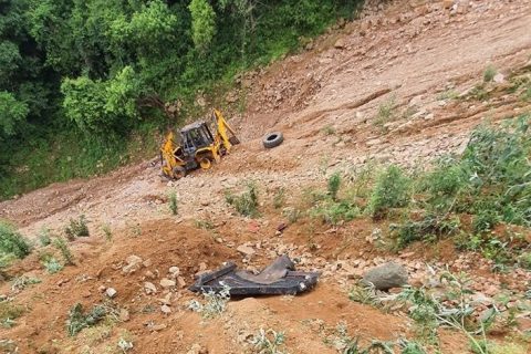 चन्द्रागिरिमा जेसिबी खस्दा चालकको मृत्यु