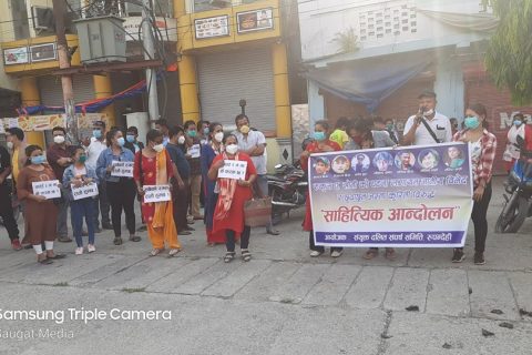 ‘जातीय विभेद तथा छुवाछुत विरुद्ध सडकमा आए साहित्यकारहरु’
