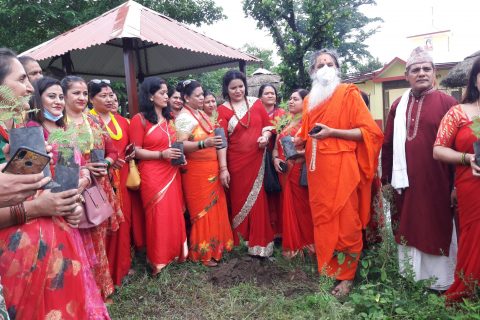 कपिलबस्तुको गुरूकुल कैलास आश्रममा वृक्षारोपण