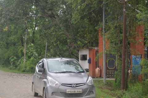 जनतालाई सास्ती प्रहरीलाई मस्ती: सिमा नाका सिल तर भन्सार सुविधा नै नलिई भारतीय गाडीमा हुइकिन्छन् प्रहरी