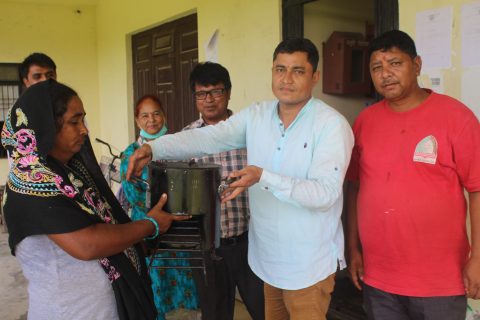 कञ्चनमा ४ सय ५९ घरपरिवारलाई सुधारिएको चुलो बितरण