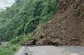 बुटवल-पाल्पा सडकखण्ड पहिरोले अवरुद्ध