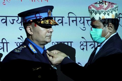 नवनियुक्त प्रहरी महानिरीक्षक थापाले पाए दर्ज्यानी चिन्ह